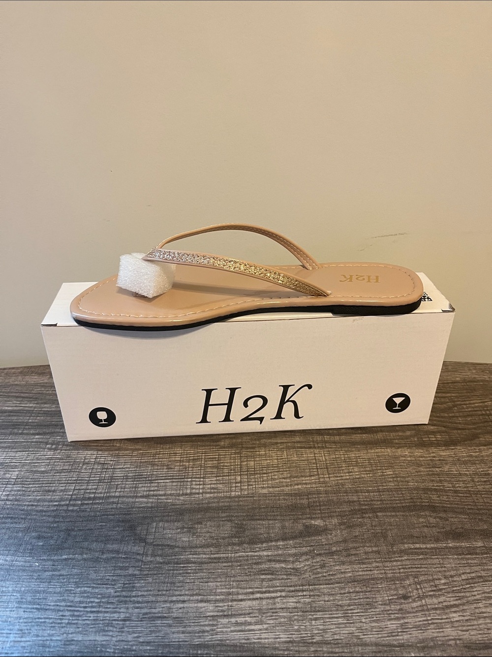 H2K Sassy Nude Glitter Thong Sandals Women’s Multiple Sizes 7-11 NIB